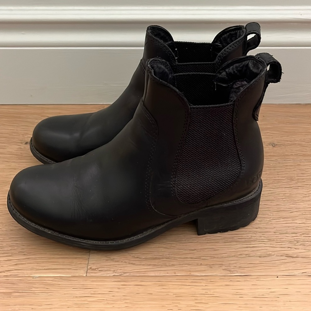 UGG Chelsea black boots